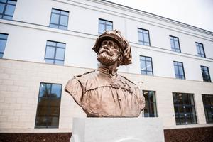 28_ludovika_15_az_egyetem_napja_unnepelyes_bejaras_es_szoboravatas_2026-2